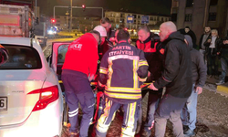 Bartın'da otomobil tırın dorsesine saplandı:1 yaralı