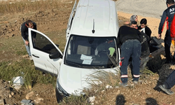 Batman'da otomobil su kanalına düştü