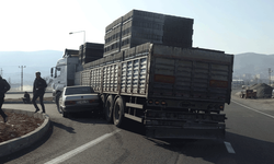 Batman'da otomobil tırın dorsesinin altında kaldı: Sürücünün burnu bile kanamadı