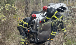 Bilecik’te freni bozulan araç uçuruma yuvarlandı