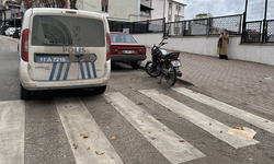 Bilecik’te yaya geçidinde kaza: Motosiklet ticari araca çarptı