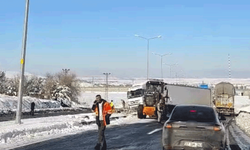 Diyarbakır’da buzlanma nedeniyle tır yoldan çıktı