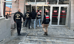 Dolandırıcılık suçundan aranıyordu! Jandarma ve polis ortak operasyonla yakaladı