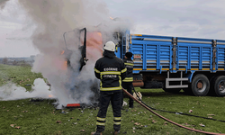 Edirne’de park halindeki kamyon alevlere teslim oldu
