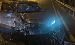 Elazığ’da otomobil bariyerlere çarptı: 1 yaralı