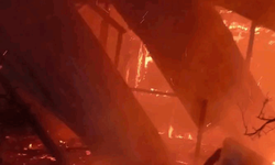 Hatay'da barakada yangın çıktı