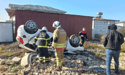 Hatay’da takla atan otomobilin sürücüsü yaralandı