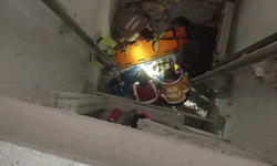 İnşaatta çalışan işçi asansör boşluğuna düştü