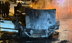 Karabük'te park halindeki otomobil alevlere teslim oldu