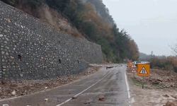 Kastamonu’da heyelan ulaşımı aksattı