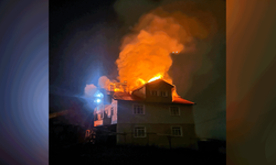 Kastamonu’da yangında bir evin çatısı kullanılamaz hale geldi