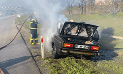 Kırklareli'de seyir halindeki otomobil alev aldı