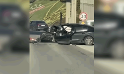 Kocaeli'de gişelere çarpan otomobil kullanılamaz hale geldi