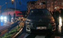 Kocaeli'de otomobil hafif ticari araca çarptı: 3 yaralı