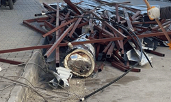 Mersin Mut'ta fırtına çatıyı uçurdu