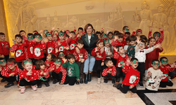 Miniklerden Başkan Ünlüce’ye yeni yıl sürprizi