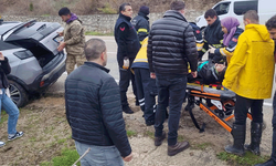 Sinop’ta yol kenarına savrulan araçta 1  kişi yaralandı