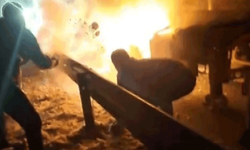 Sivas'ta tırda çıkan yangını söndürmek için elleriyle kar attılar