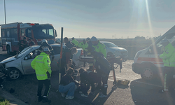 Tekirdağ'da kontrolden çıkan otomobil beton bloğa çarptı: Yaralılar var