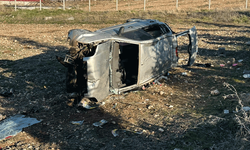 Uşak’ta otomobil tarlaya devrildi: 5 yaralı