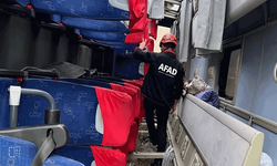 Uşak'ta yolcu taşıyan midibüs yan yattı: 5 yaralı