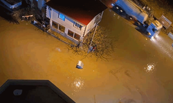 Adana’da sağanak yağmur hayatı felç etti