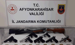Afyon'da jandarmadan ruhsatsız silah operasyonu