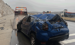 Afyon’da kontrolden çıkan araç metrelerce sürüklendi