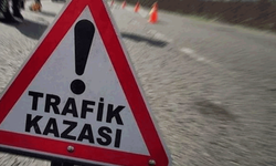 Afyon’da kontrolden çıkan otomobil direğe çarptI