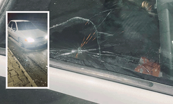 Alt geçitte tehlike saçan görüntü: Aracın camını kırdı