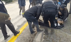 Ankara’da motosiklet sürücüsü köpeğe çarpmamak isterken kaza yaptı