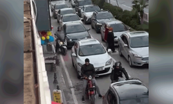 Antalya'da ters yönden gelen motosiklete otomobil çarptı: 1 yaralı