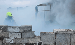 Balıkesir'de metruk binada soba yangını, 1 kişi dumandan etkilendi