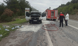 Bilecik’te seyir halindeki ticari araç alev aldı