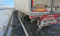 Bitlis'te karpuz yüklü tır kaza yaptı: 1 yaralı