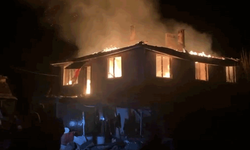 Bursa'da köy evi alevlere teslim oldu