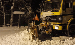 Büyükşehir ekiplerinden gece boyu kar mesaisi