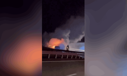 Diyarbakır'da seyir halindeki otomobil alev topuna döndü