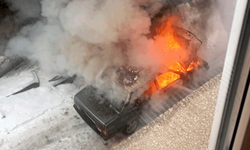 Elazığ’da park halindeki alevlere teslim oldu