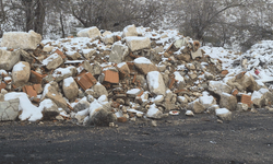 Eskişehir'de iki mahalle arasındaki atıklar tepki çekiyor