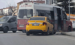 Eskişehir’de kaza: Taksi ile dolmuş çarpıştı