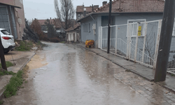 Eskişehir’de sağanak yolları göle çevirdi