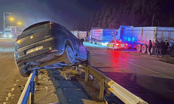 Hatay'da refüje çıkan otomobilin sürücüsü yaralandı