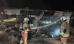 Hatay’da yanan konteyner kullanılmaz hale geldi