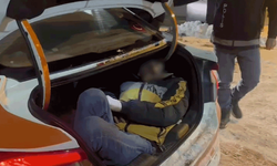 Kars’ta taksi bagajından düzensiz göçmen çıktı