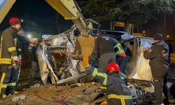 Kastamonu'da Aaaca çarpan otomobil hurdaya döndü