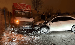 Kayseri'de otomobil kamyonetle kafa kafaya çarpıştı: 3 yaralı