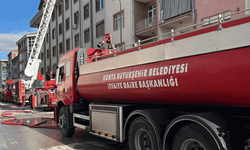 Konya'da apartmanın çatısında çıkan yangın korkuttu