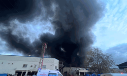 Mersin'de plastik ham madde deposunda yangın