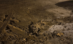 Odunpazarı'nda okul karşısındaki yol vatandaşı canından bezdirdi